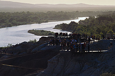 海角hai2406c54.tpo|“新能源SUV新宠儿:续航500公里,智能安全,海角品牌再掀价格风暴”-1