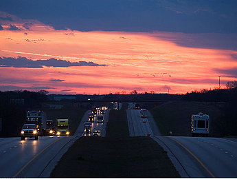 涩涩综合|创新设计引领潮流,涩涩综合新车型惊艳上市,性能与科技并存,备受瞩目!-4