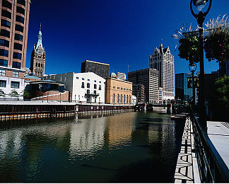 把手伸到女人 打扑克｜汽车创新潮涌：尖端设计、智能科技，安全驾驭引领新潮流-1