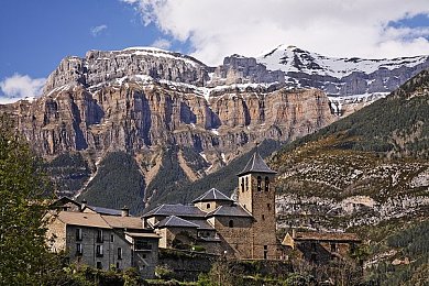 日本 奴役 捆绑 受虐狂|挑战传统审美,日本“捆绑”汽车以“奴役”概念和“受虐狂”元素引爆市场-2