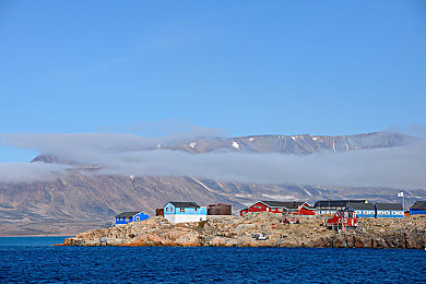 男生和女生打扑克｜汽车盛宴扑克战，青春激情碰撞火花-3