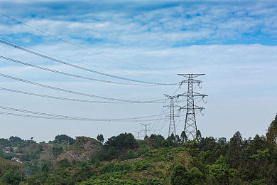 男生和女生一起拆拆拆很痛｜汽车维修团队拆装挑战：男女协作，痛并快乐共成长-1
