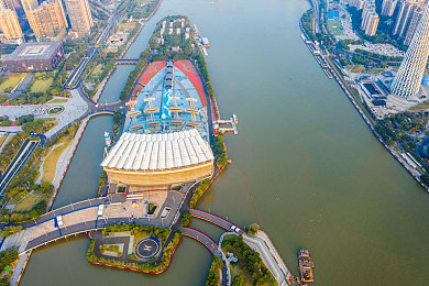 打扑牌两个人剧烈运动｜速度与激情巅峰对决：全新高性能跑车赛场上演绎惊心动魄的较量-1