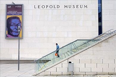 黄色链接下载|新能源汽车引关注,车主警惕网络安全风险,谨防“神秘链接”陷阱-1