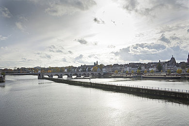 欧人黑人｜独特设计引领潮流，欧人黑人汽车品牌引领环保新风尚-3