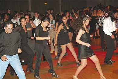 天天干夜夜拍｜引领未来，科技驱动，全新车型夜昼双展非凡驾驶体验-1