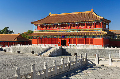 张婉莹裸体自慰一区二区｜“汽车安全警钟长鸣：张婉莹事件引发行业自律与责任反思，车企需重拳出击规范市场”-2