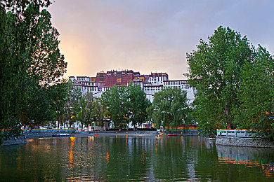 老师的丰满大乳奶理伦|汽车品牌创新理念走红:人体工程学革新,打造舒适安全驾驶体验-1