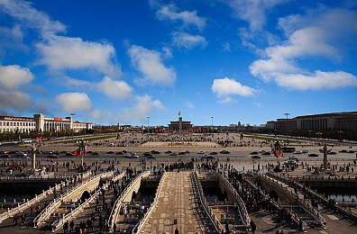 天天射天天干天天舔|电动汽车巨头特斯拉、比亚迪、蔚来:以极致追求赢得市场青睐,引领未来出行新潮流-2