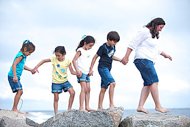 黄色破解版|创新科技引领潮流,“绿色破局者”惊艳上市,引领汽车新风尚-2