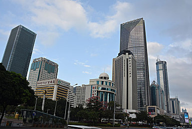 大香萑|全新SUV大香萑亮相,创新设计引领时尚潮流,豪华配置诠释出行新境界-3