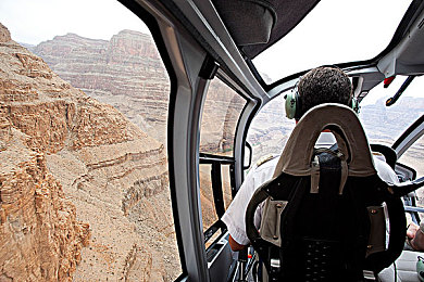 JuliaannXXX与黑人|跨界融合新典范:黑人文化元素打造独特魅力JuliaannXXX汽车震撼登场-3