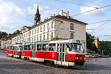 黄色软件APP下载3.0.3免费大全装扮2019｜智能驾驶新体验：免费汽车装饰APP助您个性化装扮爱车，安全畅行无忧-3