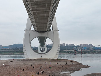 汤姆叔叔温馨提示提醒30s|行车安全无小事:汤姆叔叔揭示30秒汽车驾驶技巧,助您平安出行-1