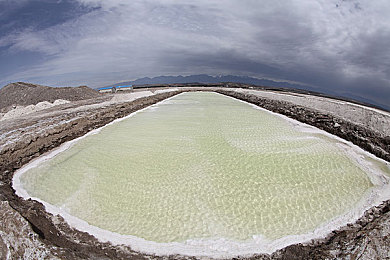 人人爽爽人人|新能源汽车领航未来:创新科技“人人爽爽”概念车型惊艳亮相,绿色出行新篇章即将开启-3