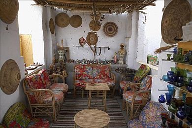 男生和女生打扑克｜汽车盛宴扑克战，青春激情碰撞火花-2