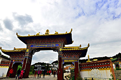 人妻被按摩师玩弄到潮喷|“按摩放松成驾驶安全警示,掌握心态与车辆知识,共建和谐驾驶环境”-4