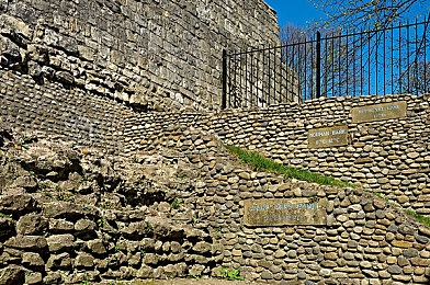 日本卡一卡二｜时尚驾驭，安全护航，卡一卡二智驾未来-1