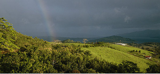 法国空乘2016满天星法版,“奢华新贵亮相，法国豪华车型引领国内市场风潮，性能与颜值并存，引无数消费者竞相追捧”-1