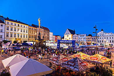 老太婆脱了裤子让我玩|新能源汽车概念横空出世:颠覆传统,人性化科技引领未来驾驶体验-4