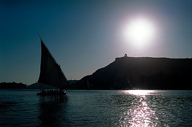 非洲人与牛性动交CCO0|“非洲风情设计,环保动力引领,创新车型助力非洲汽车产业腾飞”-1