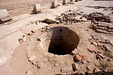 女初高中打屁股 网站｜汽车行业新趋势：女性专属驾驶技巧与保养知识平台兴起-1