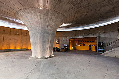 陈冠希阿娇13分40秒｜驾驭巅峰，速度与激情的碰撞，陈阿同台竞技，共绘汽车未来画卷-2