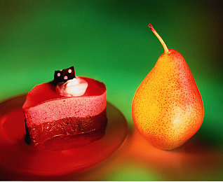 娇妻陪朋友拍婚纱照后续发展｜汽车跨界婚纱摄影，见证爱情与友谊的美好瞬间-2