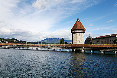 黄色软件app下载3.0.3免费装妆2023｜汽车软件革新力作：免费装妆导航娱乐工具，引领车主新潮流体验-2