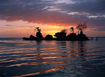 欧美最新一卡二卡三卡四卡｜引领潮流，欧美全新“一卡二卡三卡四卡”车型震撼来袭，四大优势抢占市场高地-4