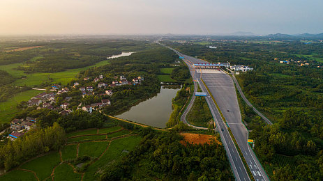 女初 高中 拍击 打屁股|创新风暴席卷汽车界:全新“打屁股”概念车惊艳亮相,安全舒适智能化升级引关注-3