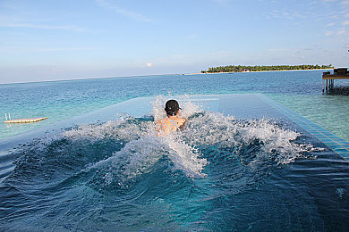 打光屁股秘 sp网站｜新能源汽车资讯盛宴：续航里程提升，插电混动受关注，权威信息一网打尽-1