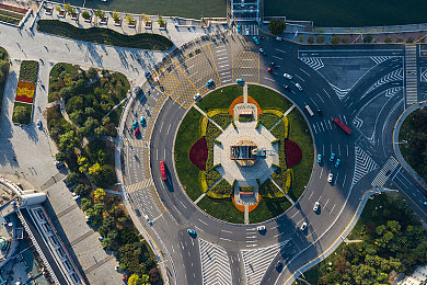 坤坤放进甜圈里｜“智能领航，个性化体验：“坤坤”概念车惊艳车展，甜圈功能引关注”-4