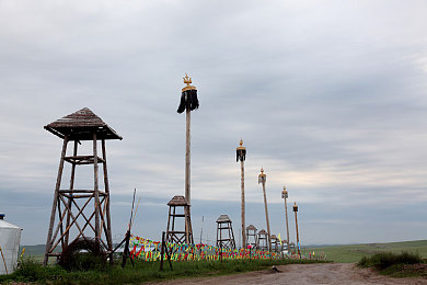 我半夜摸妺妺的奶c了她的|特斯拉Model S自动驾驶意外触发,兄妹体验车内“亲密接触”惊魂夜-2