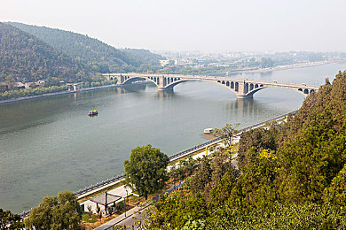 黄片在哪里下载｜“新车未至，热议先行：神秘SUV凭独特魅力引发热议，市场前景备受期待”-3