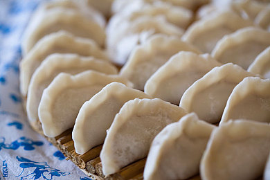 亚洲女人丰满毛多水多|“水韵上市:亚洲市场首款融合东方美学的智能SUV,引领潮流新风尚”-1