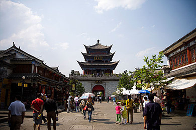 人人爽爽人人|新能源汽车领航未来:创新科技“人人爽爽”概念车型惊艳亮相,绿色出行新篇章即将开启-1