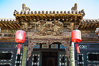 男生和女生一起差差APP｜汽车爱好者情侣新宠：“差差APP”助力甜蜜爱情之旅-3