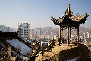 404黄｜时尚动力新篇章，智能驾驭领航者-1