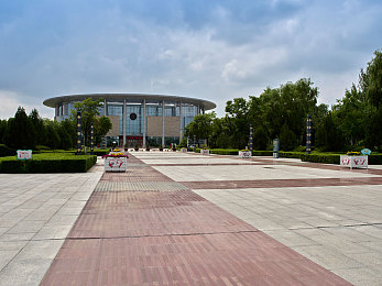 Juliaann办公室与黑人｜时尚环保SUV赢得都市白领青睐，都市通勤新宠儿备受瞩目-1