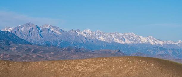 推特中国版r8|新能源汽车界新宠儿:动感外观,极致性能,智能安全,尽享驾驶乐趣-1