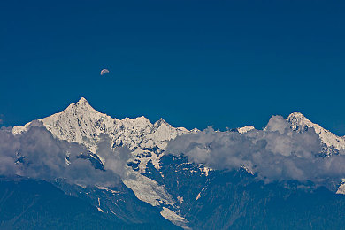 直男体育生被捆绑虐精｜汽车行业道德危机：品牌形象受损，直男体育生虐精事件引发社会热议-1