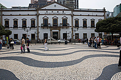 china妇女和黑人BBc|汽车消费新趋势:女性与黑人群体成推动力,引领行业多元化发展-1