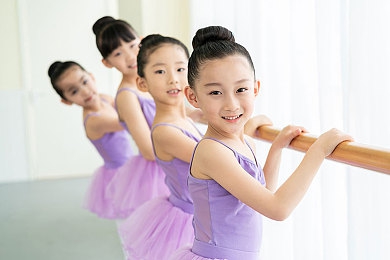 718吃瓜|“动感潮流,豪华驾驭,保时捷718演绎独特驾驶盛宴”-1