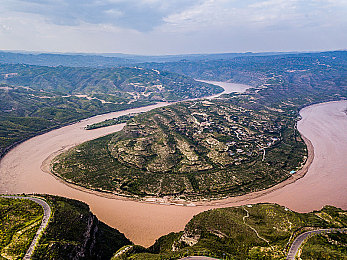 被敬老院8个老头吃奶｜传承敬老情，奶瓶传递爱，汽车品牌展新篇-1
