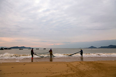 外国人打扑克不盖被子|独具匠心设计,卓越性能加持:“外国人打扑克”SUV引领市场潮流-3