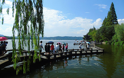 芙宁娜ちゃんの球棒的起源!|创新传承融一车,“芙宁娜”动漫灵感打造时尚座驾-1