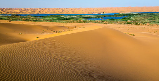 老头吸女人奶头A片|未来奇观,安全驾驭,舒适启程——探秘“老头吸女人奶头”概念车魅力-2