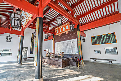 公牛配女人太残忍了的游戏特色｜创新赛车游戏“公牛配女人”来袭，独特特色与激情竞技等你体验-2