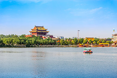 老头用嘴伺候女人高潮|悦心号驾乘,舒适体验非凡,降噪按摩,尊贵之旅-2